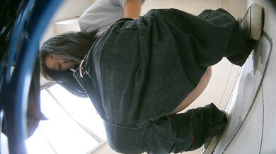 公园女厕暗藏摄像头偷拍27位美女少妇的各种美鲍鱼 (1)